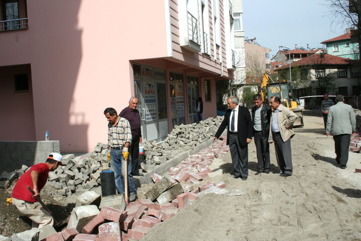 Devrek Belediyesinden Sokaklarda Yenileme Çalışmaları