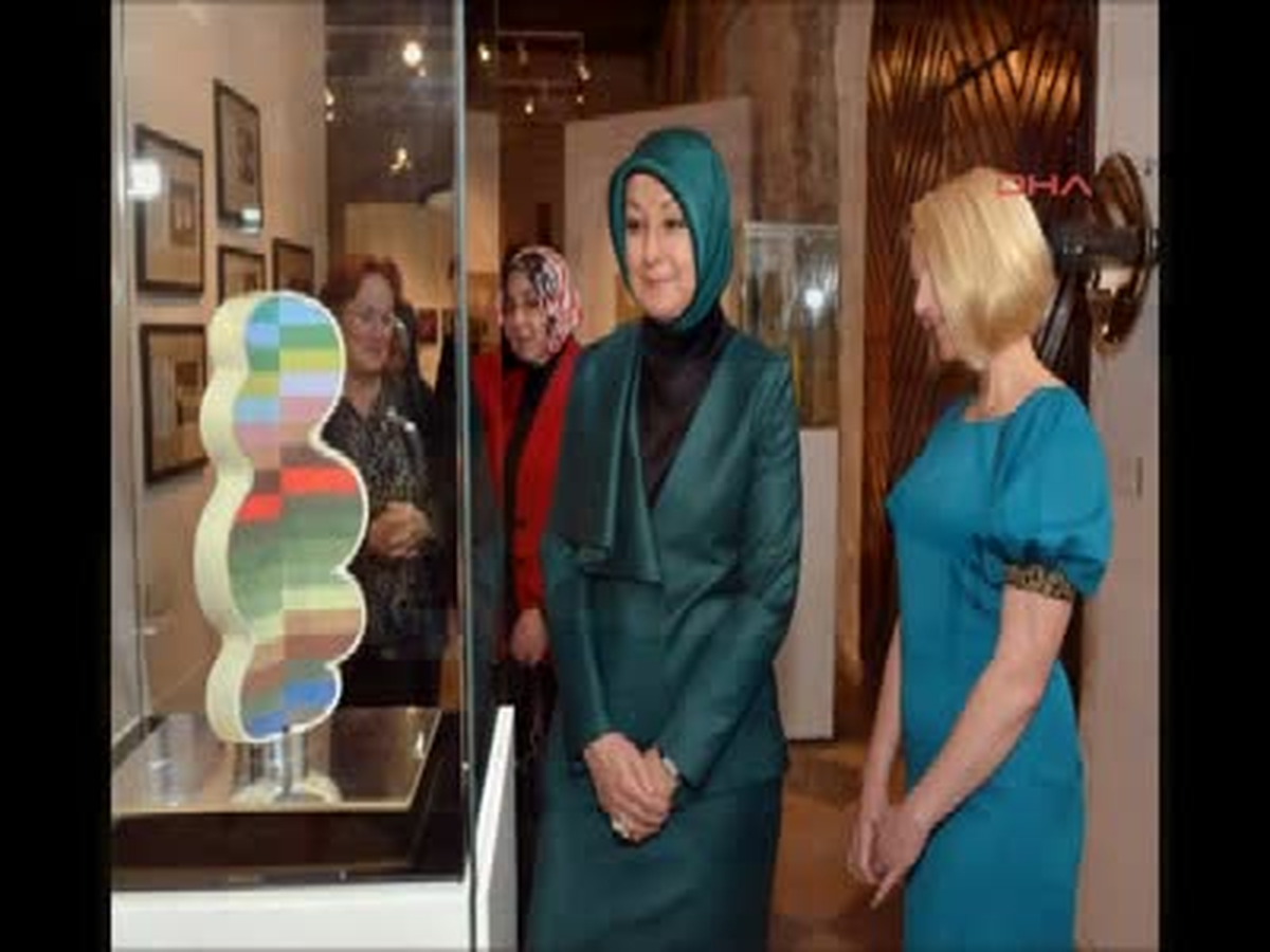 Hayrunnisa Gül, Letonya Dekoratif Sanatlar ve Tasarım Müzesi\'ni Gezdi Temaslarda Bulunmak Üzere...