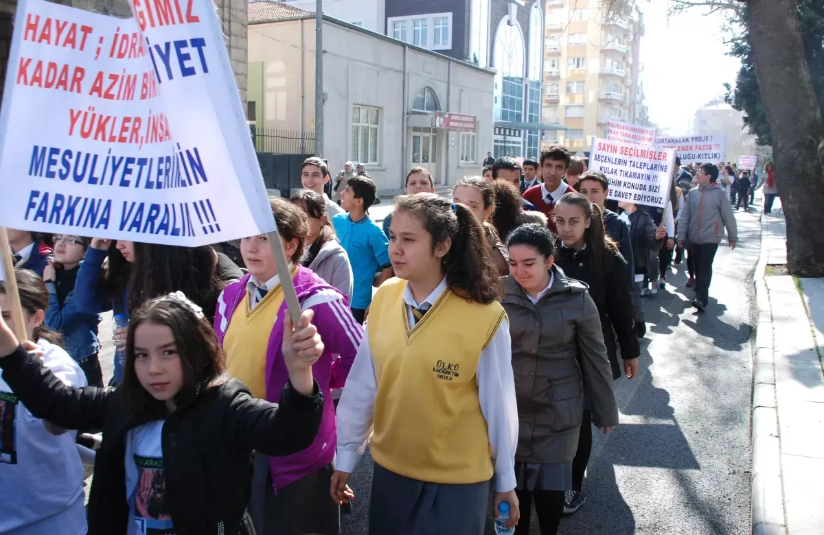 Isparta\'da Açlık ve Geleceğe Bakış Yürüyüşü