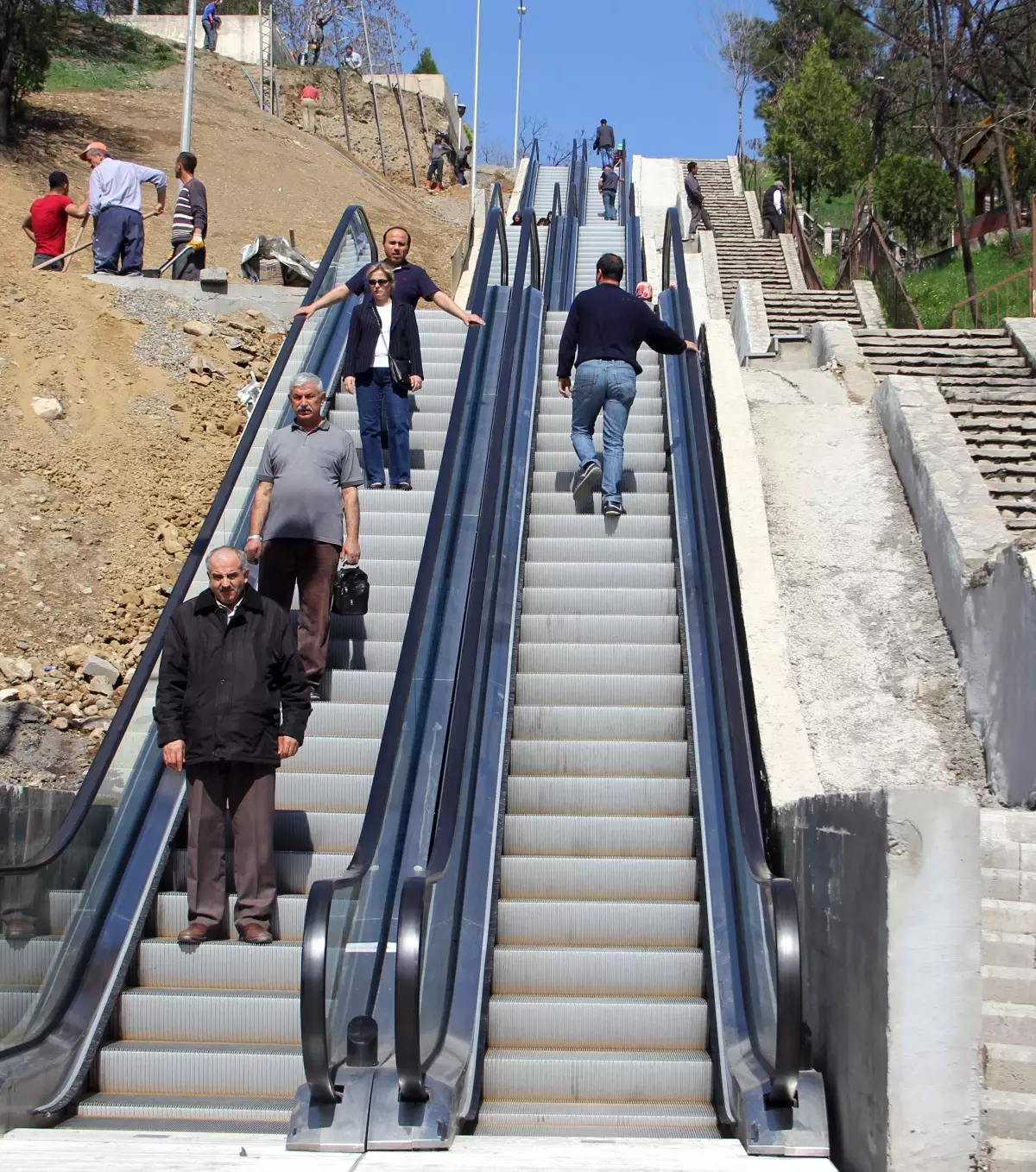 Karabük\'te Yürüyen Merdivenler Hizmete Girdi