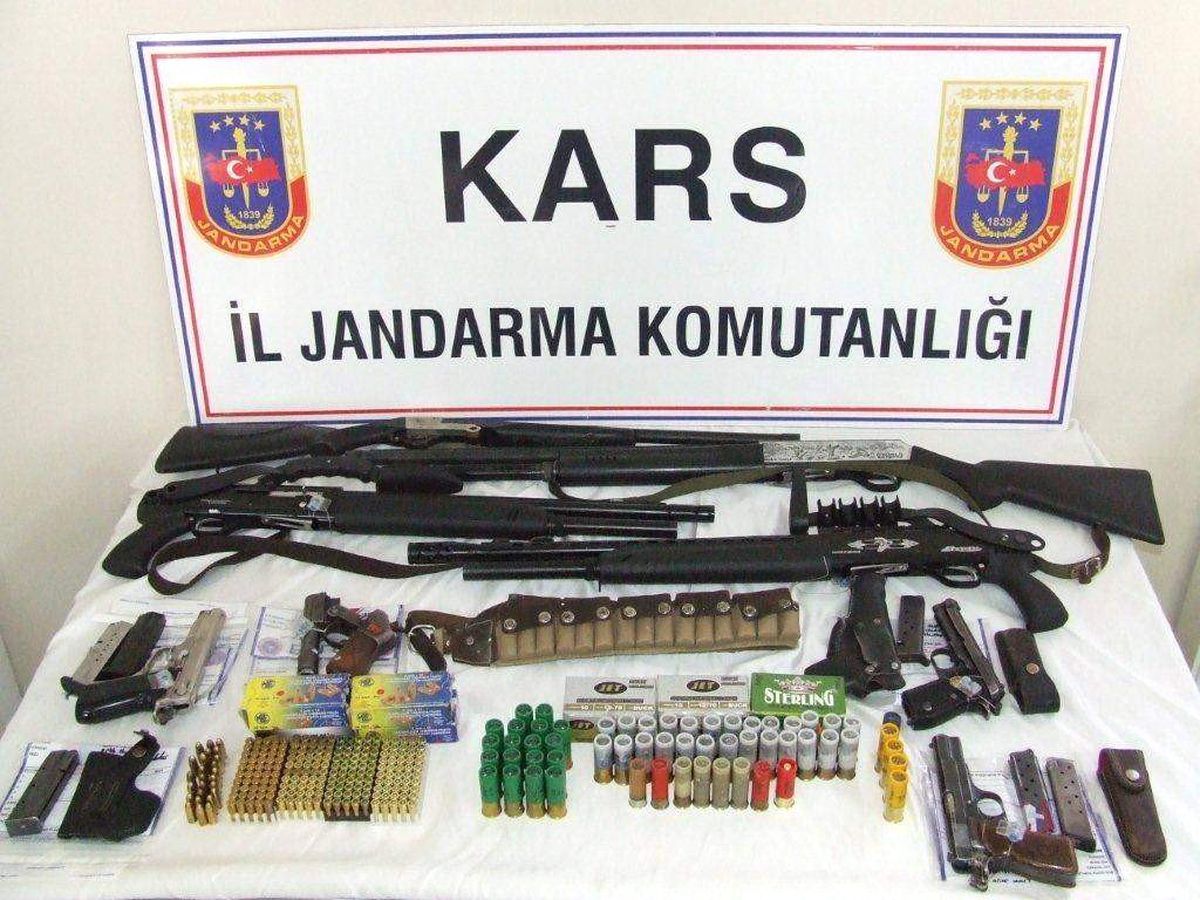 Kars\'ta Jandarma Silah Kaçakçılarına Operasyon Yaptı