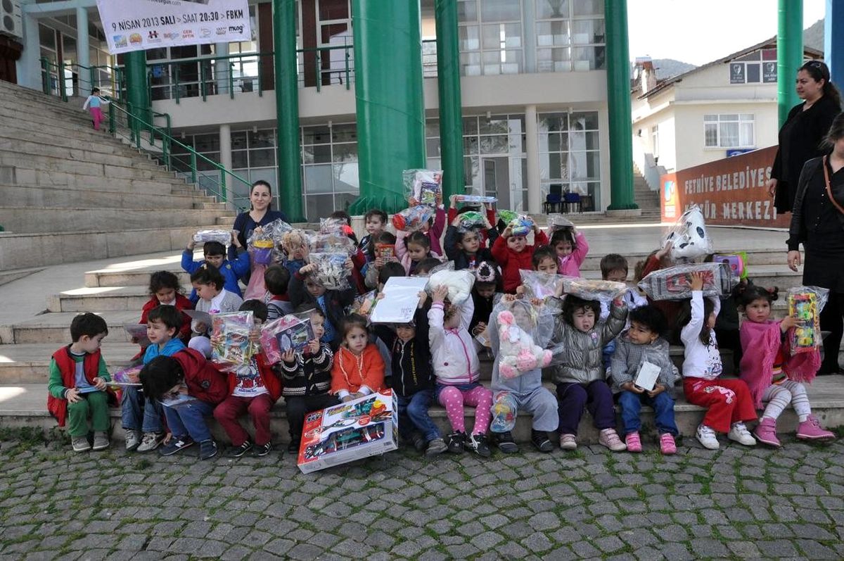 Kendi Yaşıtları İçin Paylaştılar