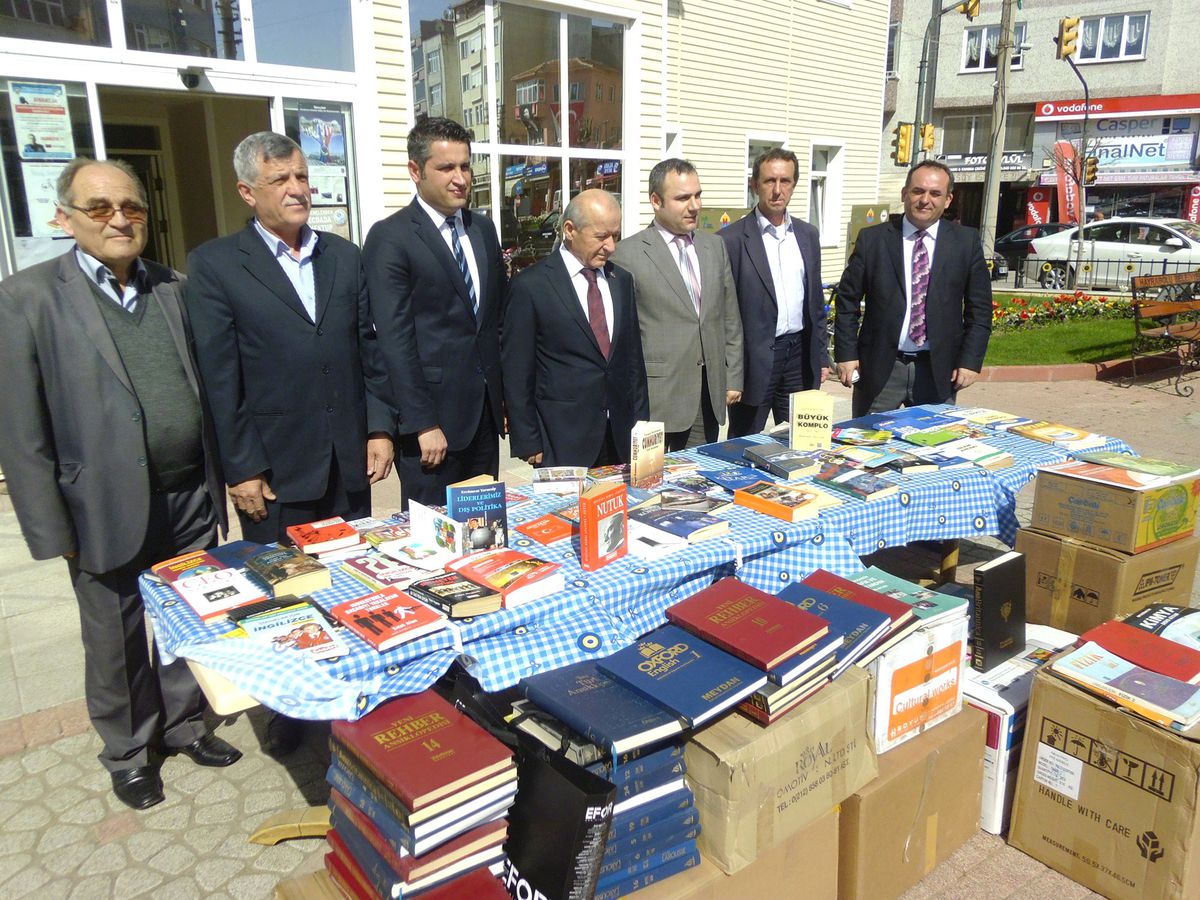 Hayrabolu\'ya Kitap Bağışı
