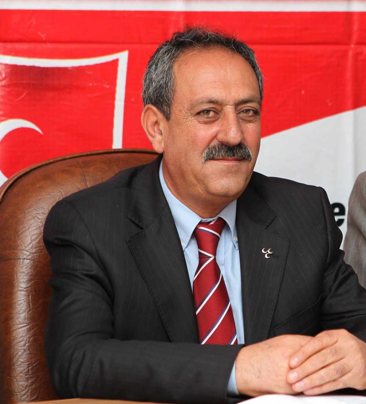 MHP\'den Bayrak Kampanyası