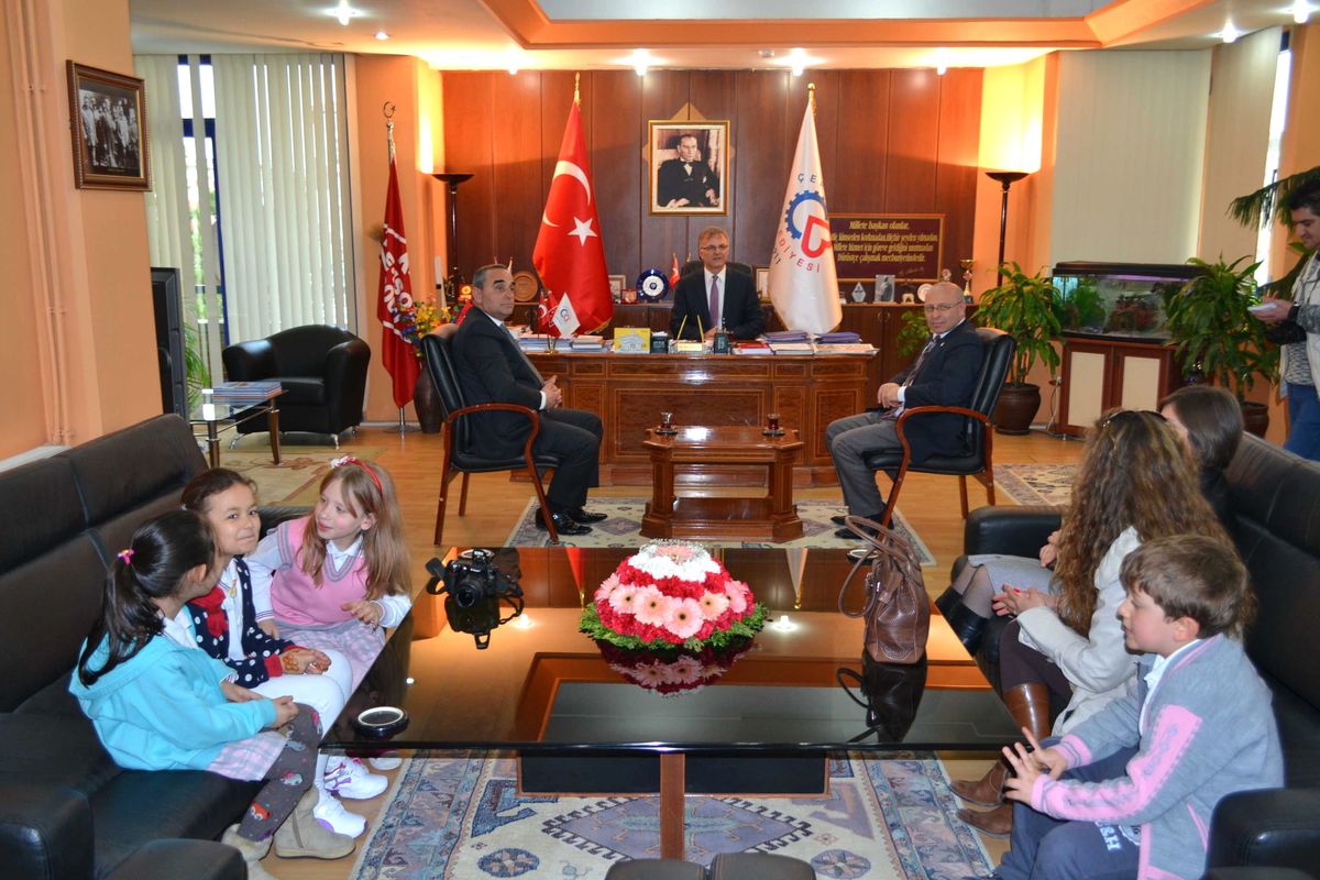 Minik Öğrencilerden Başkan Ertem\'e Teşekkür Ziyareti