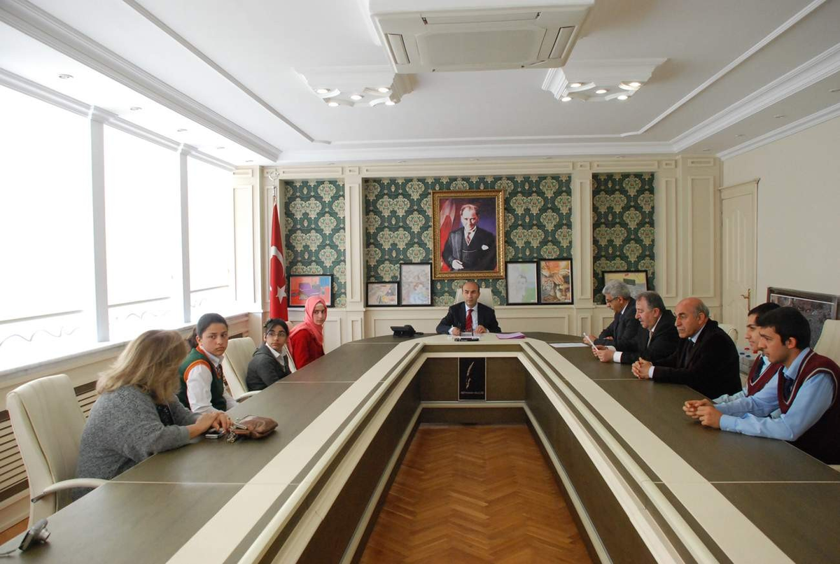 Öğrenciler Resimlerle Deprem Bilinci Oluşturuyor