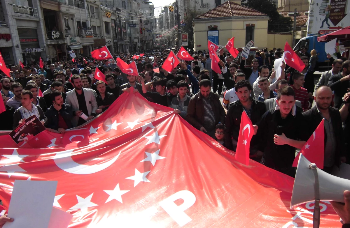 Taksim\'de \'Bağımsız Türkiye\' Yürüyüşü
