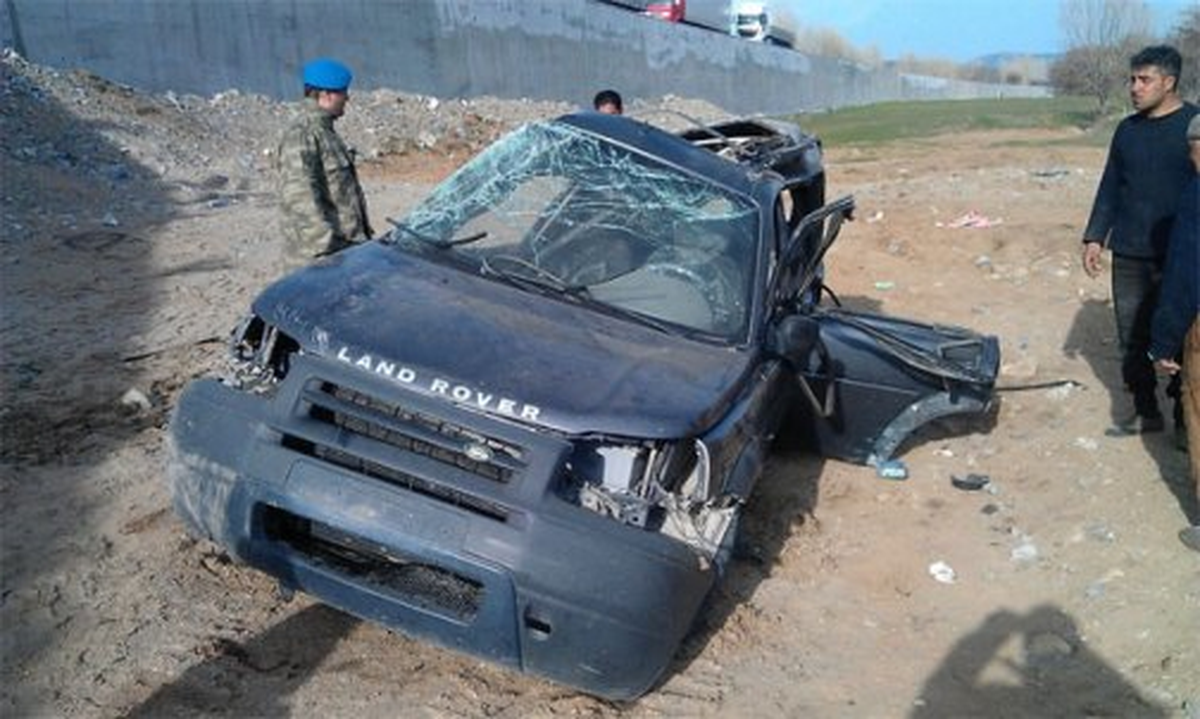 Tatvan\'da Cip Şarampole Devrildi: 3 Ölü, 4 Yaralı