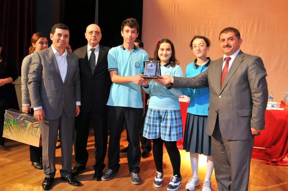 Bilgi ve Kültür Yarışması\'nın Birincileri Ödüllerini Aldı