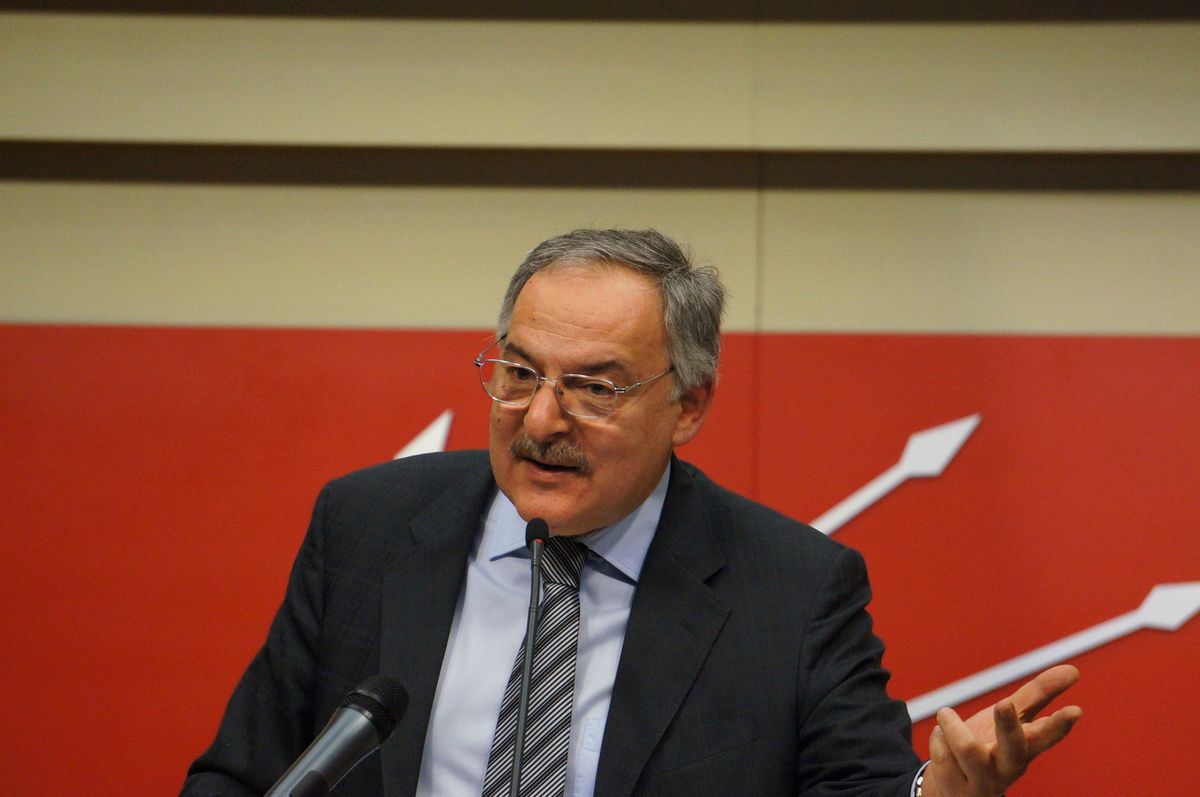 Chp\'li Koç: Akil Adamlar Başbakan\'ın Fikirlerini Taşıyan Memurlar