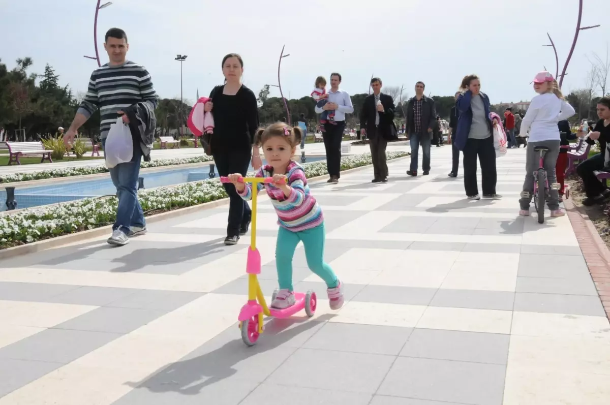 Çorlu Cumhuriyet Parkı Bahar Mevsiminde Canlandı