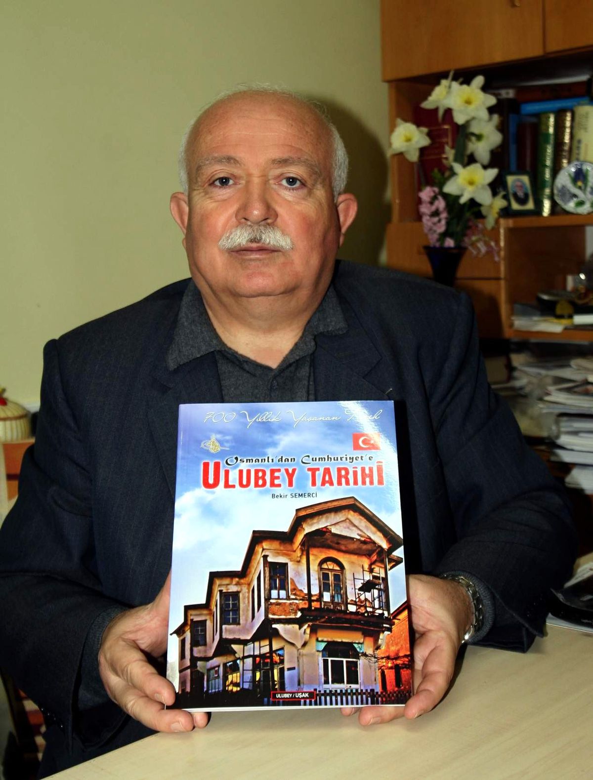 Eğitimci Yazar Bekir Semerci Ulubey Tarihini Anlatan Bir Kitap Yazdı