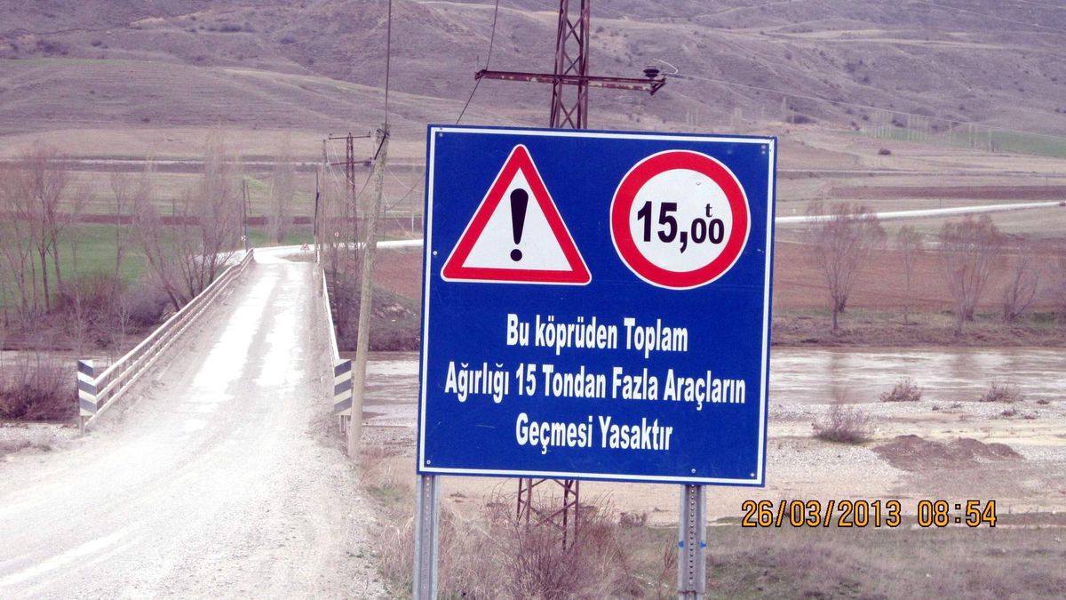 İncesu\'da Hasar Gören Köprü Trafiğe Kapatıldı