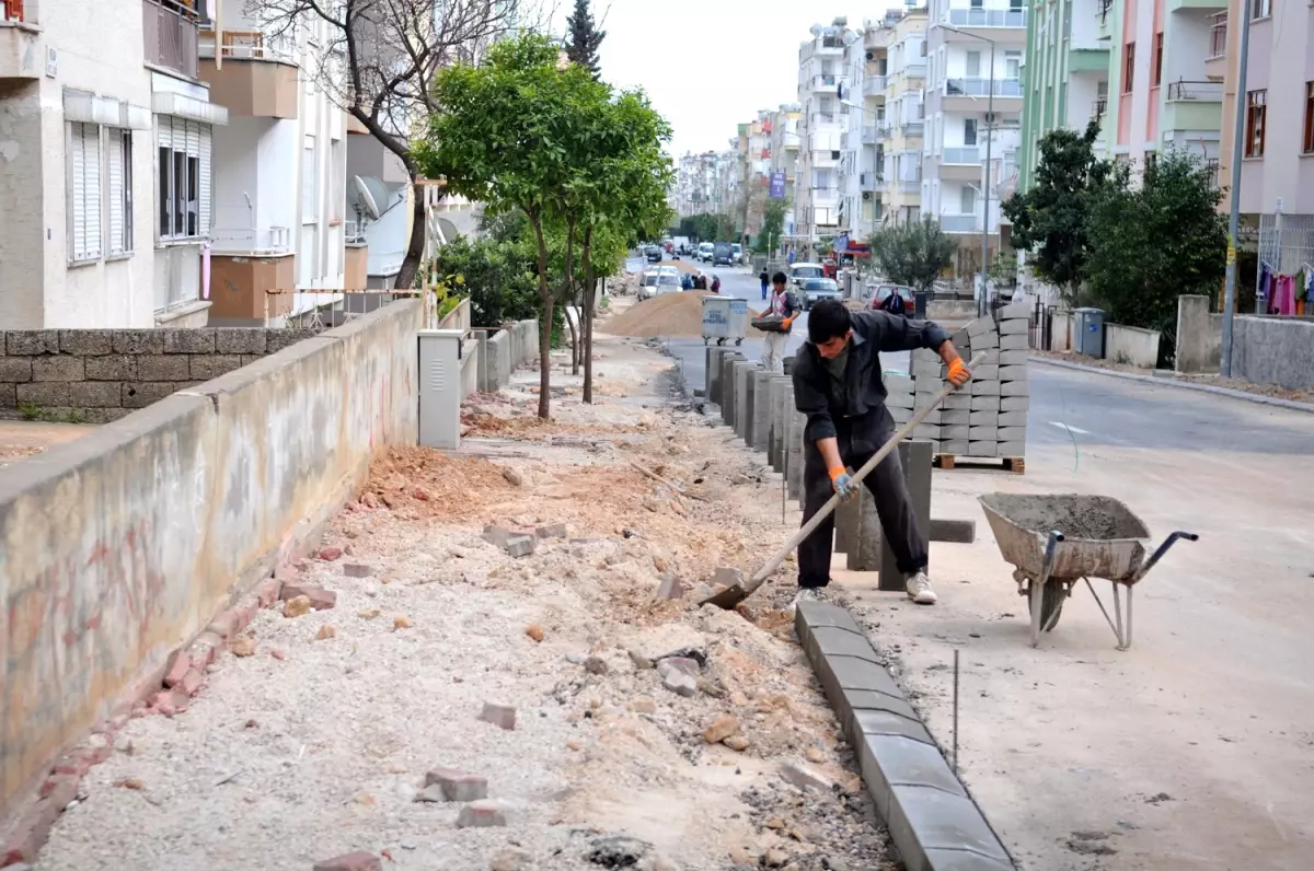 Kaldırım Çalışmaları Devam Ediyor