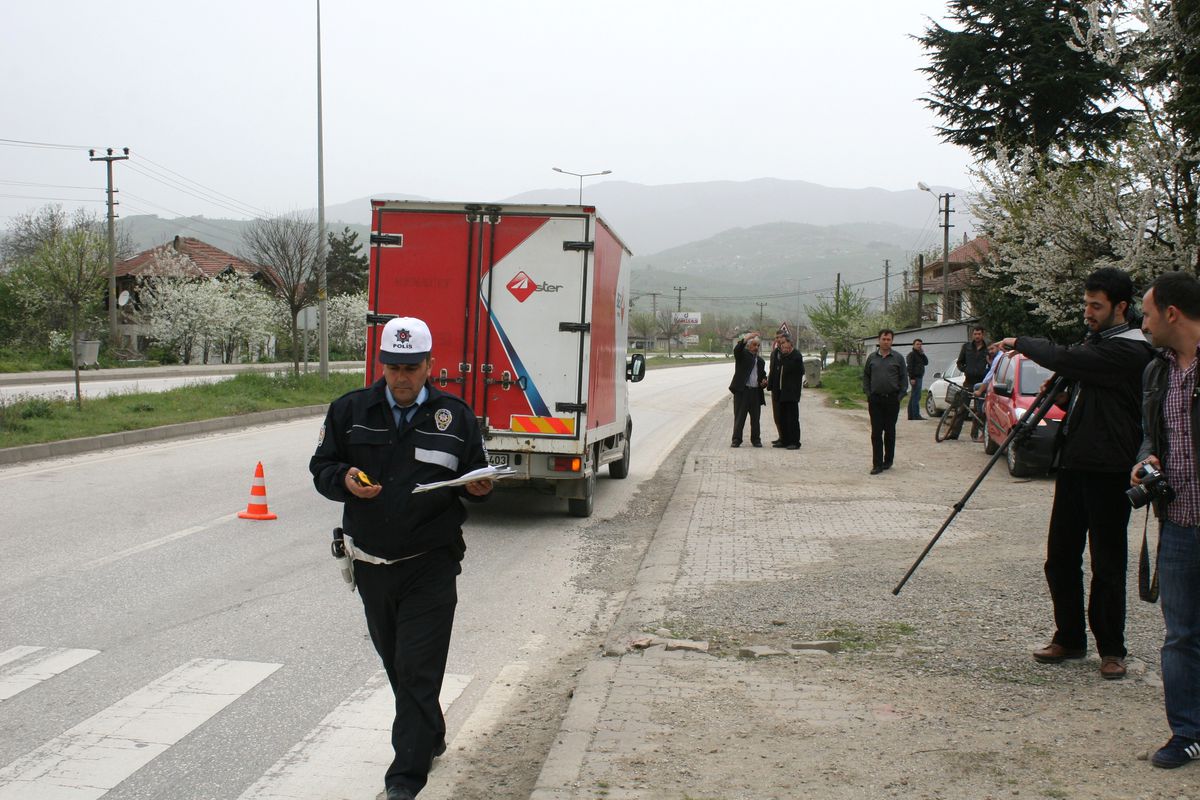 Kamyonet 3 Öğrenciye Çarptı