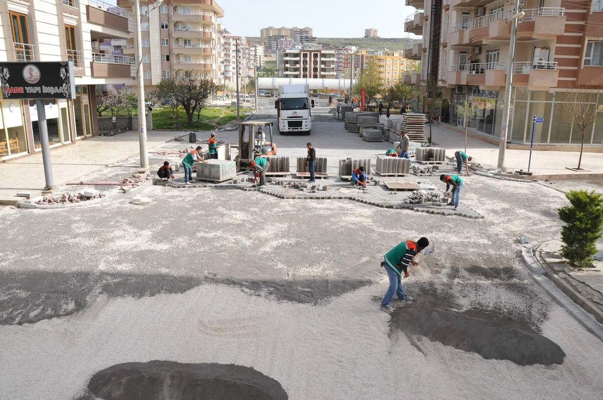Karaköprü\'de Kilitli Parke Çalışmaları Sürüyor