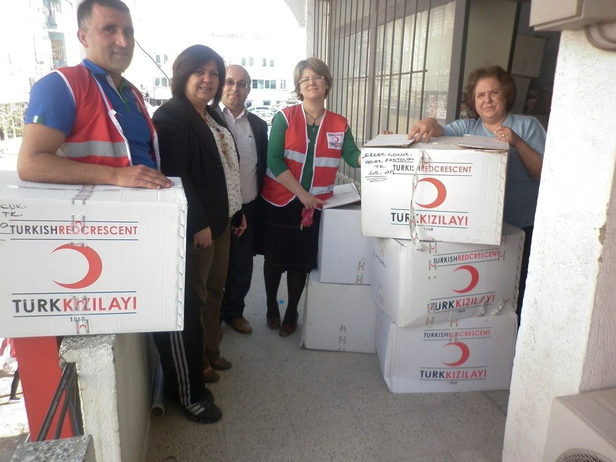 Kızılay Urla Şubesi Yardımlara Devam Ediyor