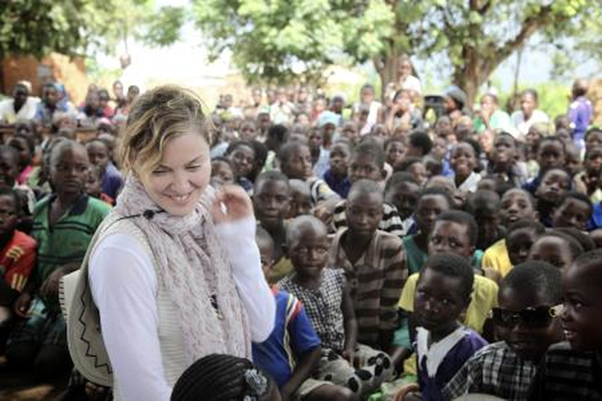 Madonna Malavi\'deki Yetimhaneyi Ziyareti Etti