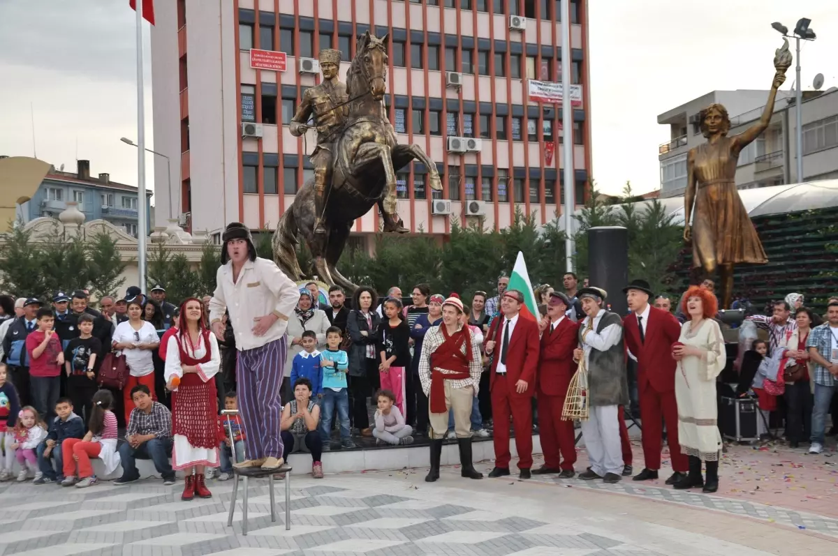 Menemen\'de "İnadına Tiyatro Festivali" Başladı