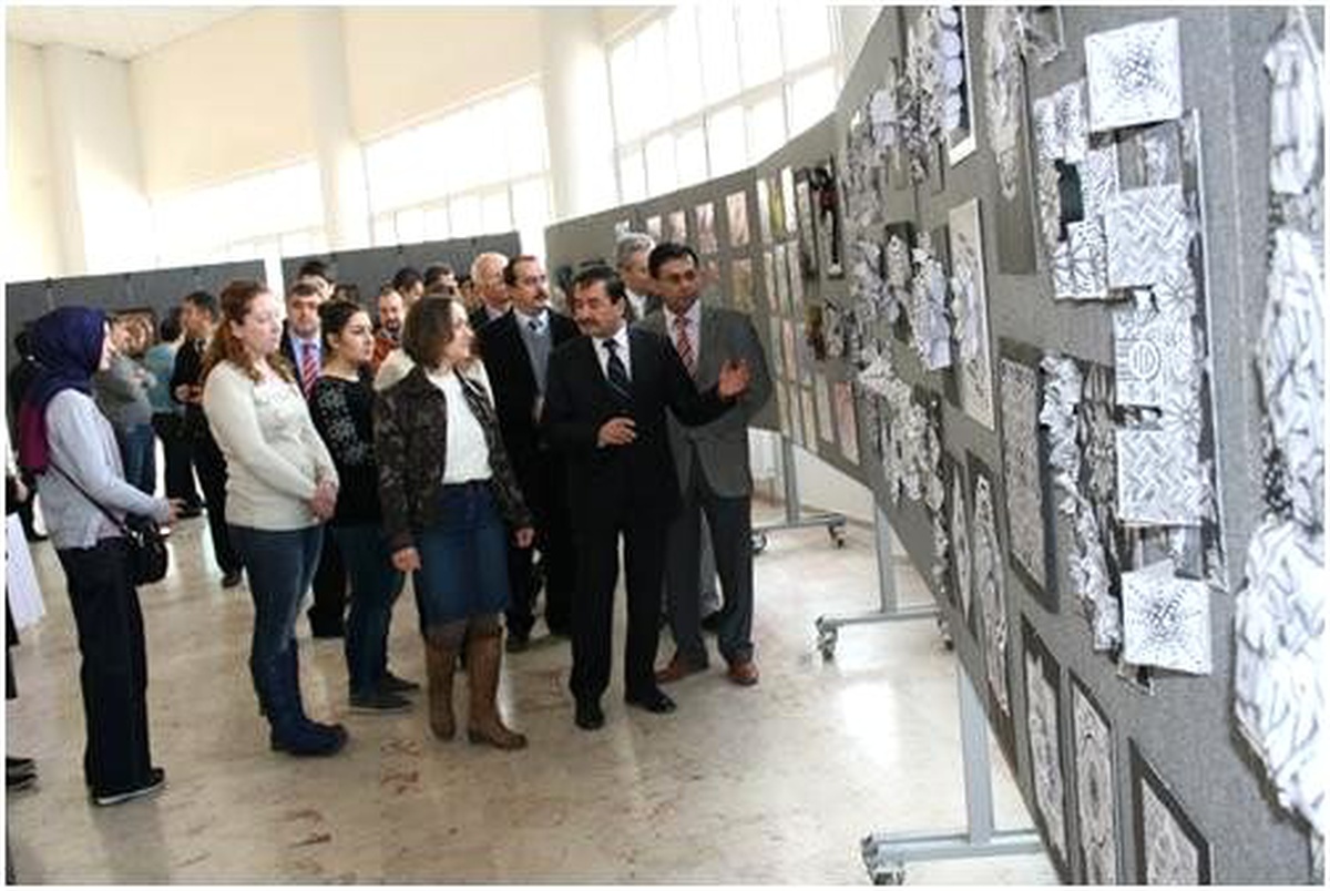 Öğrencilerin Tasarım ve El Sanatları Çalışmaları Sergilendi