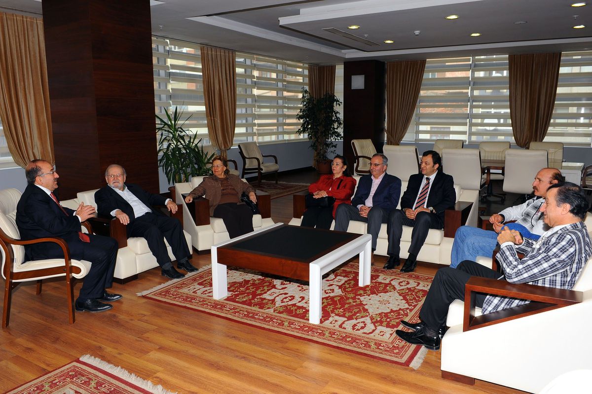 Trabzon Liselerinden Yetişenler Derneği\'nden, Gümrükçüoğlu\'na Ziyaret
