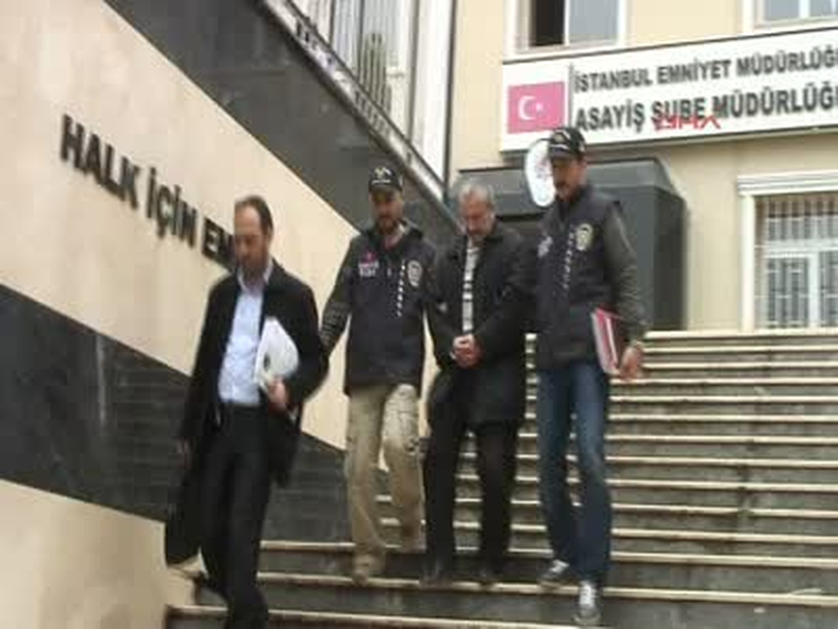 30 Yıllık Arkadaşını Sırtından Bıçakladı