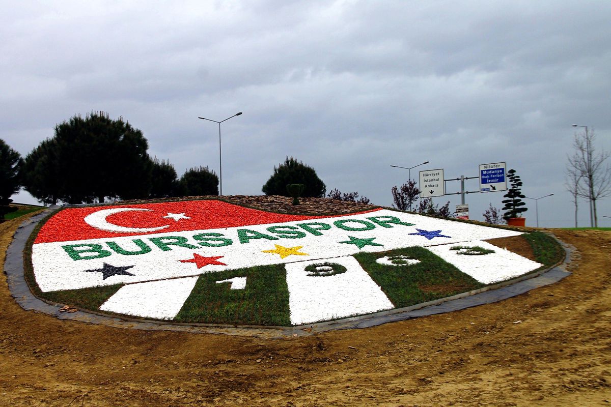 Acemler Kavşağına Dev Bursaspor Amblemi