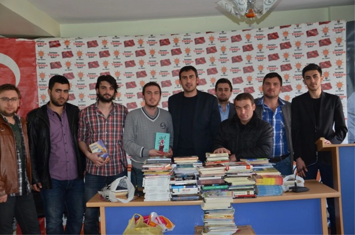 AK Parti Bayburt Gençlik Kollarından Kitap Yardımı