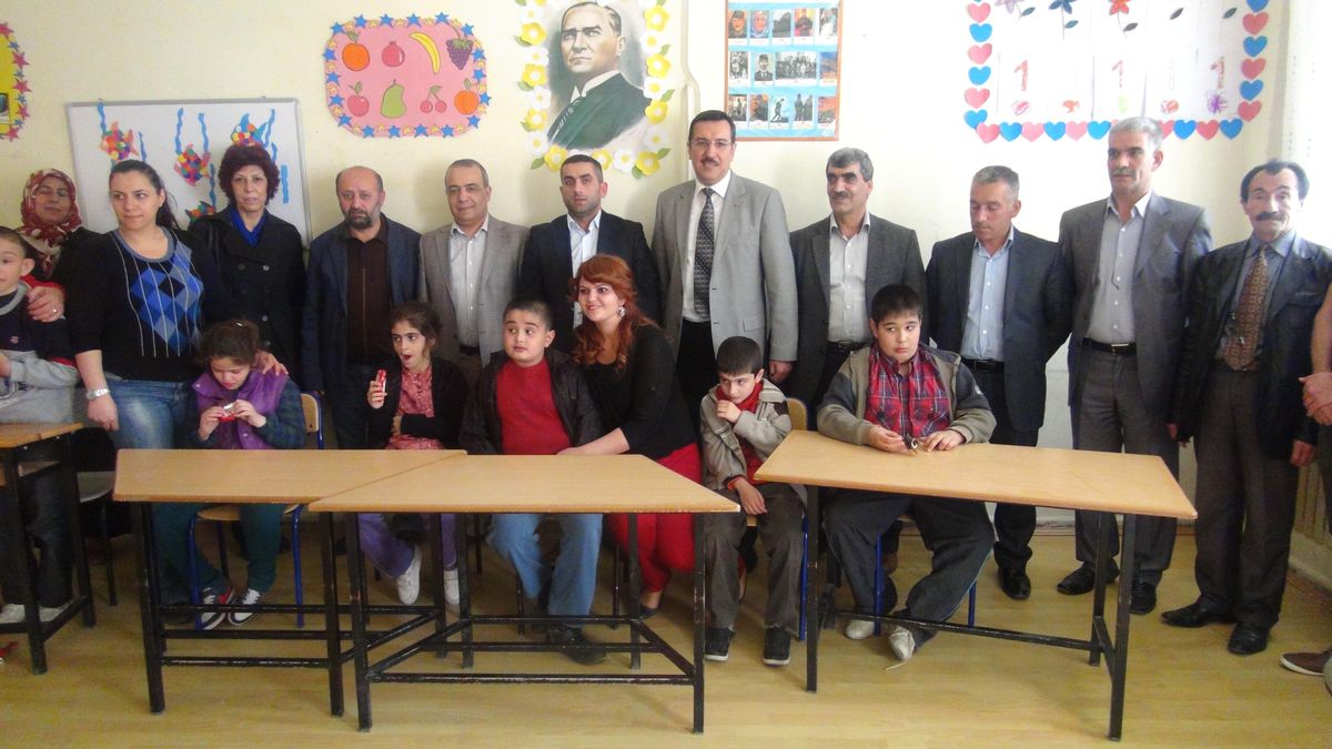 AK Parti\'den Otistik Çocuklara Ziyaret