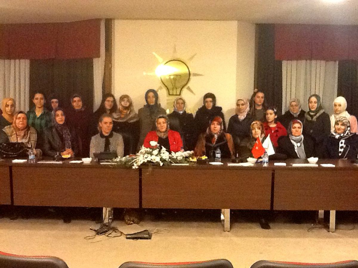 AK Parti Kadın Kollarında "Öğrenci Buluşmaları" Toplantısı