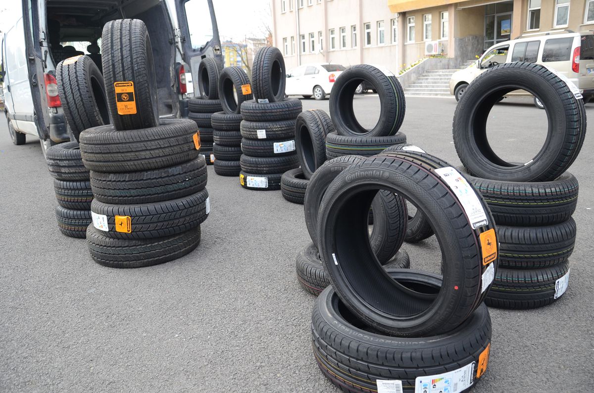 Balıkesir\'de Çalınan Lastikler Çorlu\'da Ele Geçirildi: 3 Gözaltı