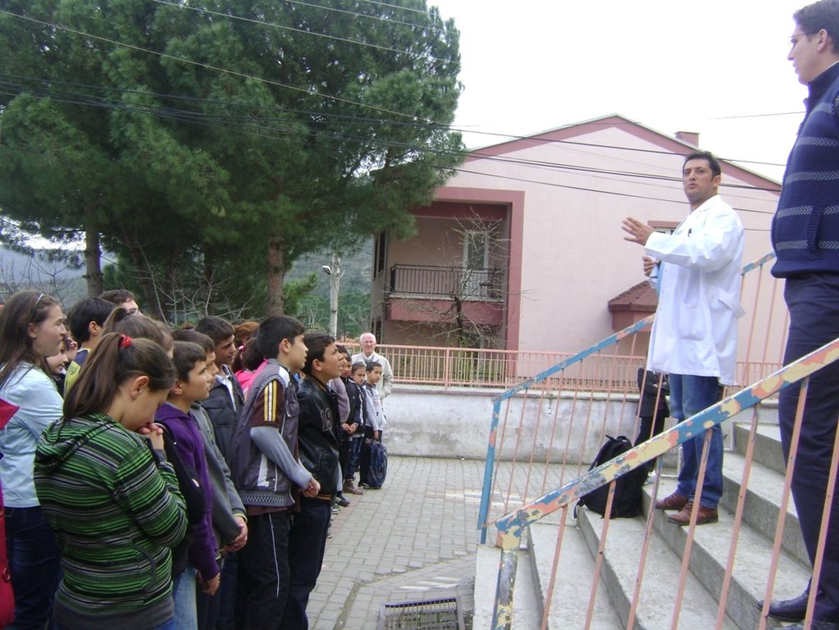 Balya\'da Öğrencilere Kırım Kongo Semineri