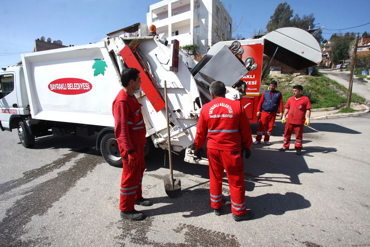 Bayraklı\'da Bahar Temizliği