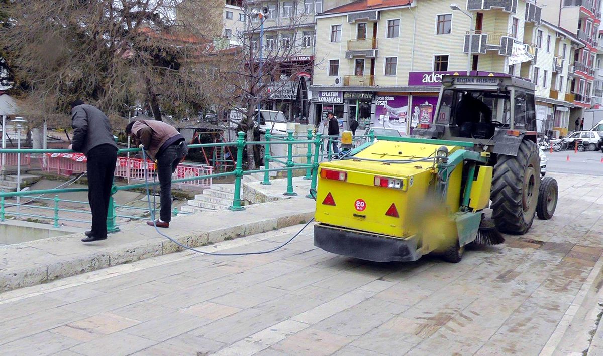 Beyşehir\'de Sinekle Mücadele Çalışmaları Sürüyor