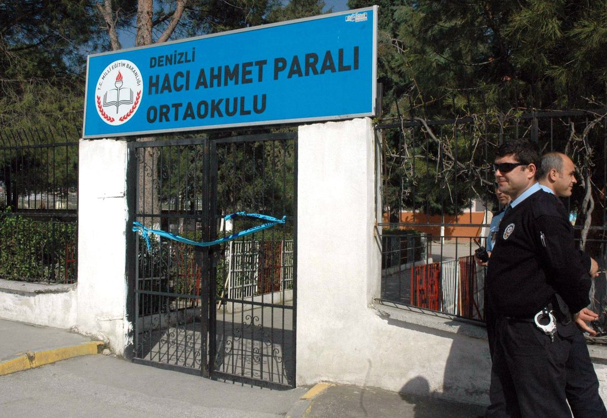 Çatısı Çöken Okulda Sessizlik Hakim