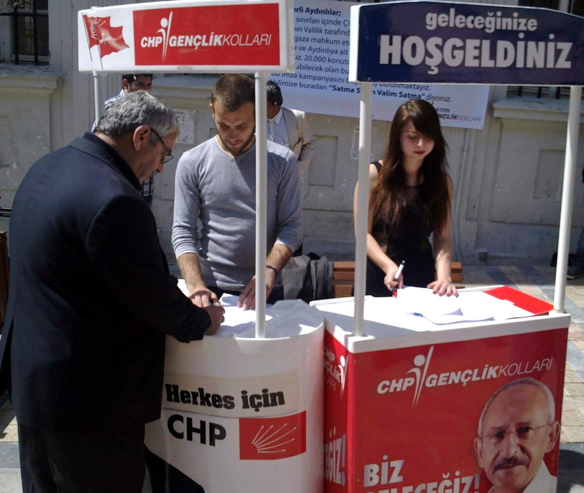 CHP\'li Gençlerden Başkan Çerçioğlu\'na İmza Kampanyalı Destek