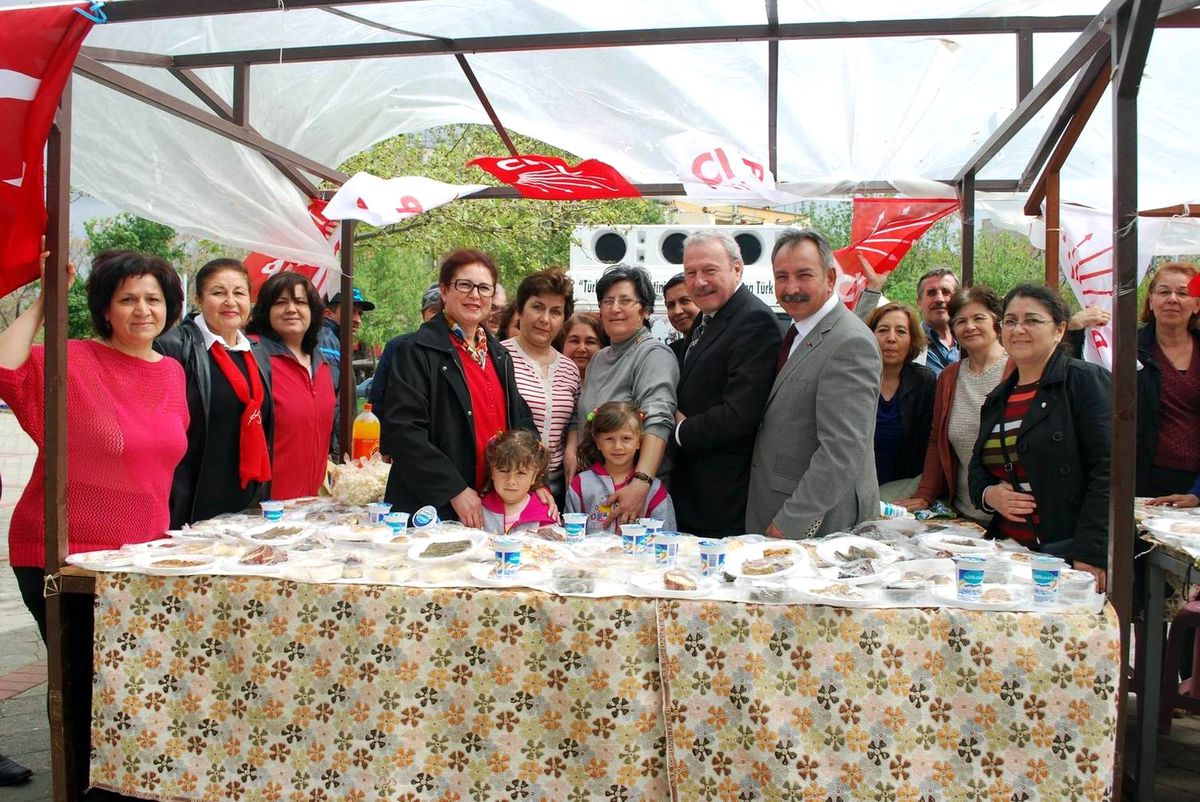CHP Salihli Kadın Kolları Kermes Düzenledi