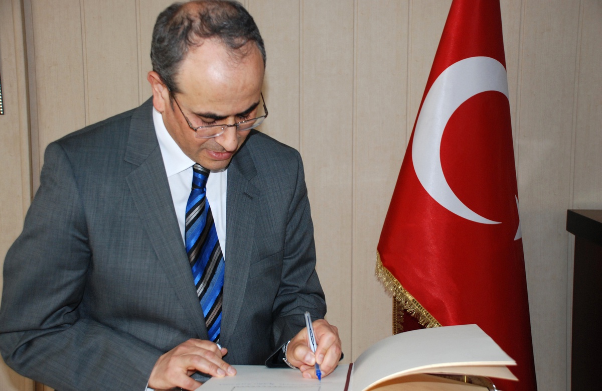 Dü Tıbbi Onkoloji Öğretim Üyesi Dr. Işıkdoğan Bü Rektörü Uluçam\'ı Ziyaret Etti