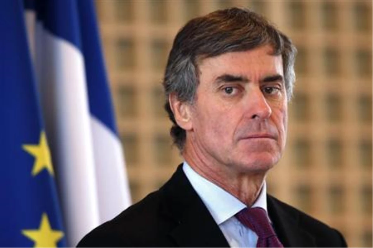 Fransa\'da Bütçe Bakanının İstifası Tartışılıyor