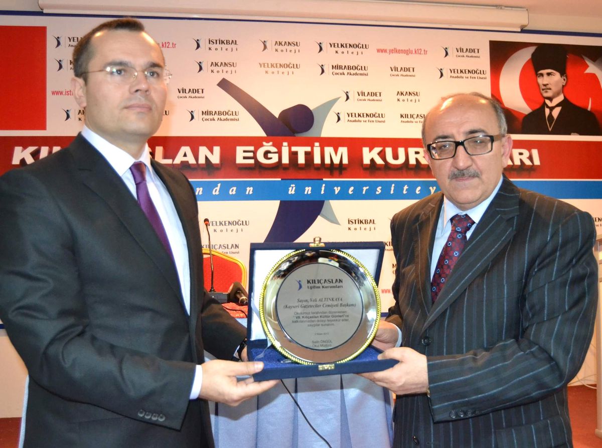 Gazeteciler Cemiyeti Başkanı Veli Altınkaya\'dan Öğrencilere Konferans