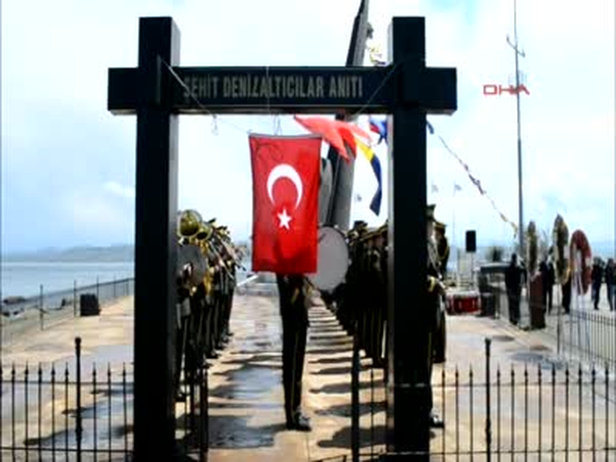 Dumlupınar Denizaltısı Şehitleri Anıldı