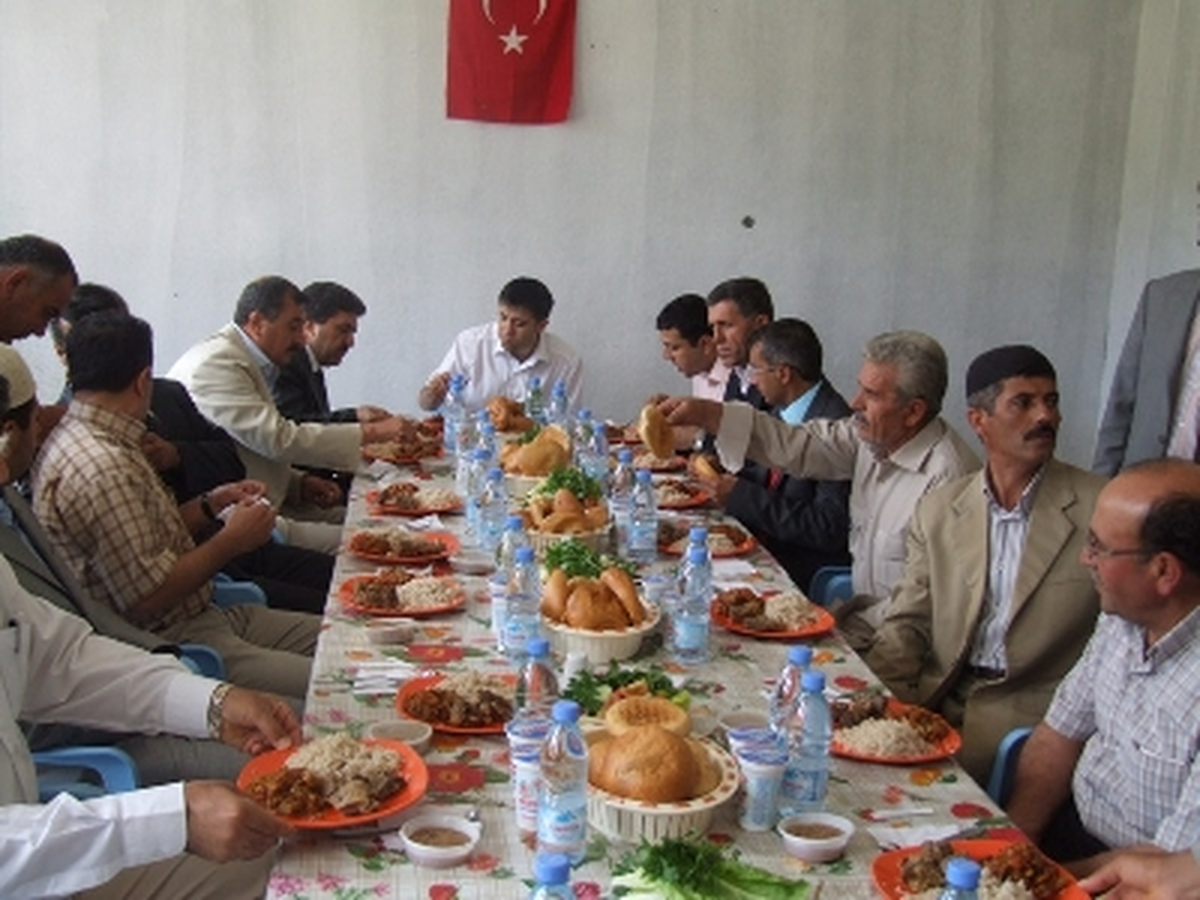 Gercüş\'te Barış Yemeği