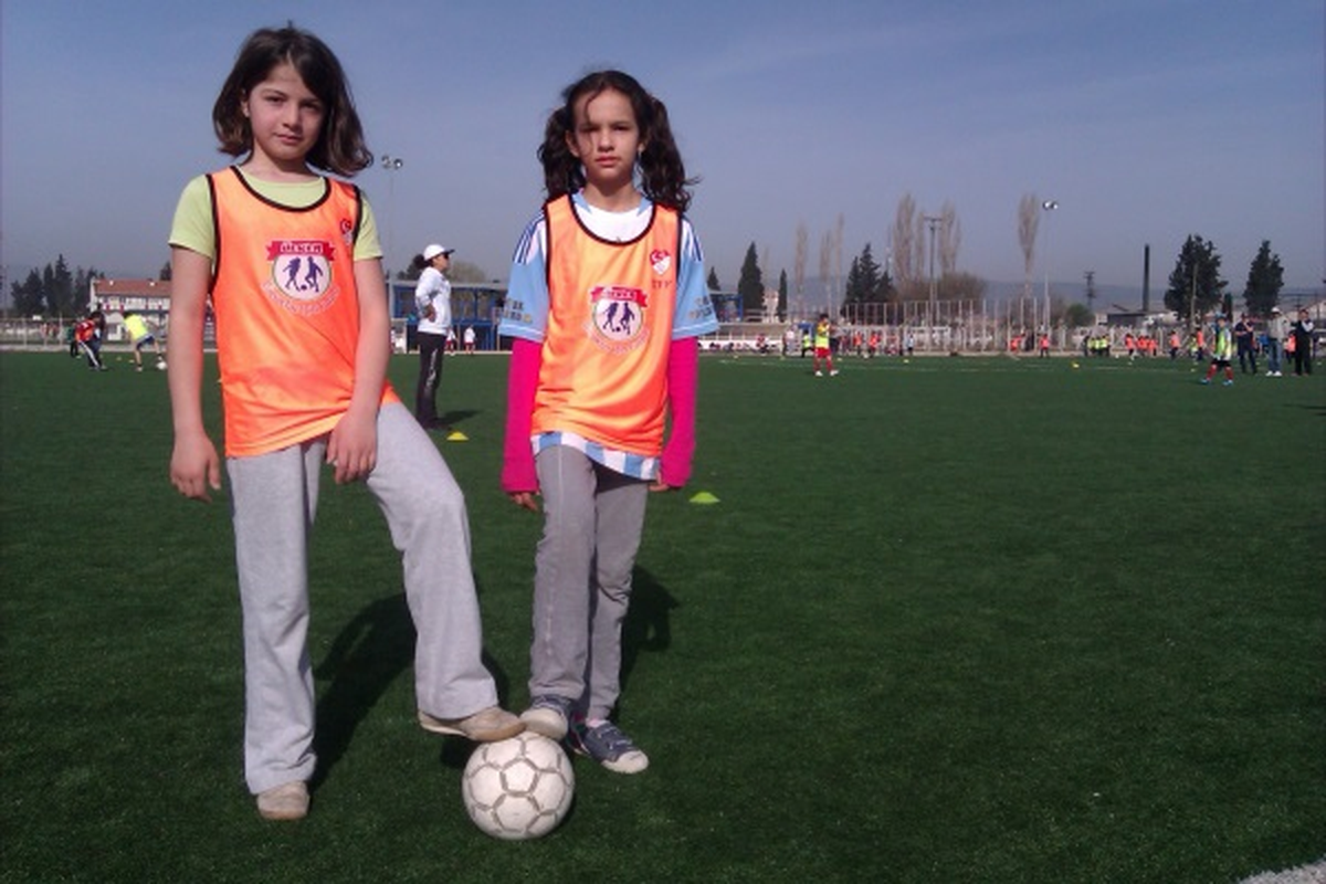 Haydi Çocuklar Futbol Oynamaya