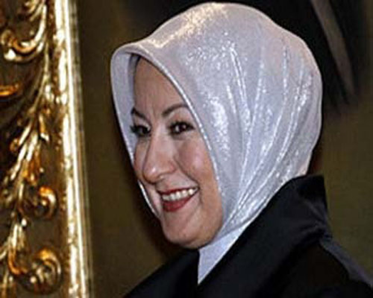 Hayrünnisa Gül\'e Litvanyalı Öğrencilerden Gülpembeli Karşılama