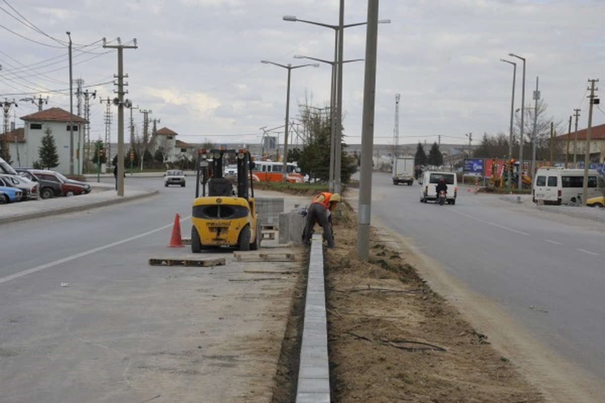 İbrahim Öktem Caddesi\'nde Çalışmalar Devam Ediyor