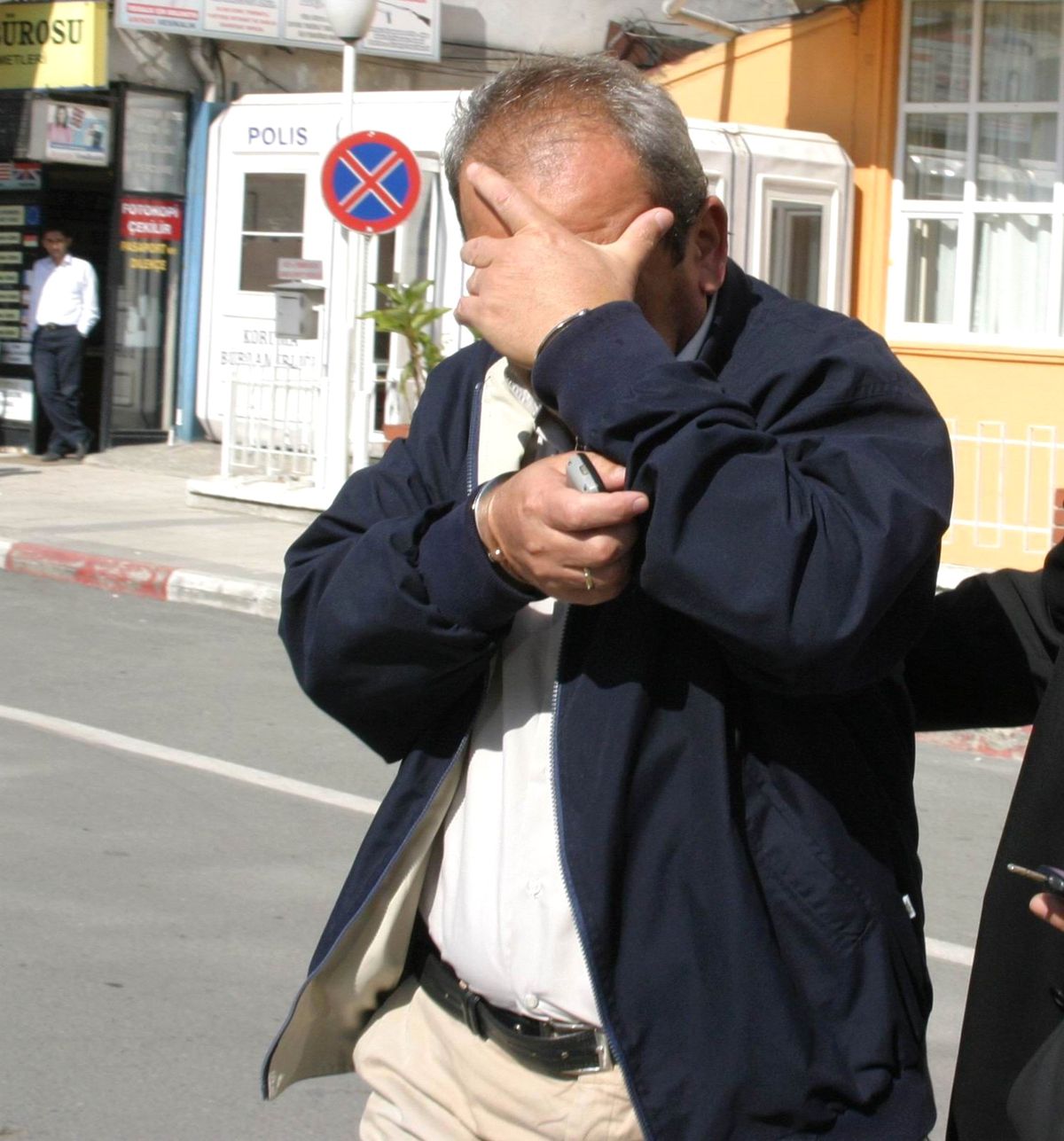 Komşu Kızını Öpmek Pahalıya Patladı