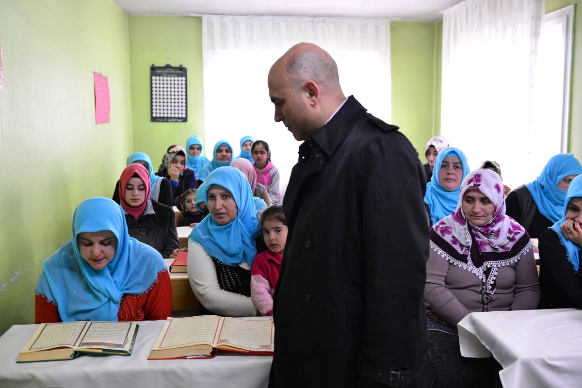 Korkut\'tan Kuran Kurslarına Bilgisayar ve Projeksiyon