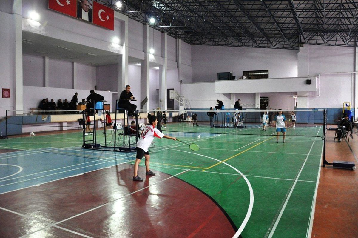 Küçükler Badminton Grup Müsabakaları Düzce\'de Başladı