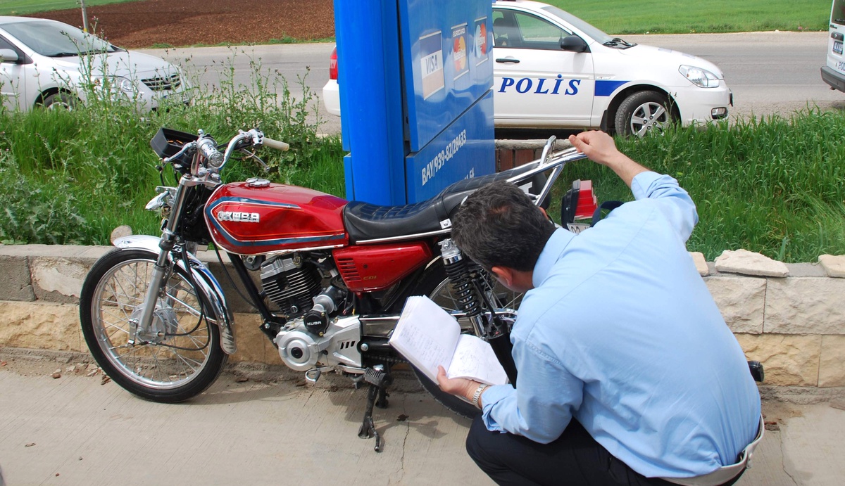 Motosiklet ile Minibüs Çarpıştı: 1 Yaralı