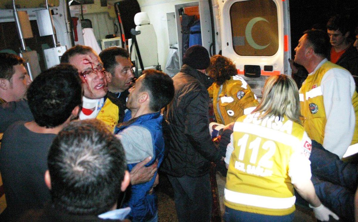 Otomobil Traktörün Römorkuna Çarptı: 2 Yaralı